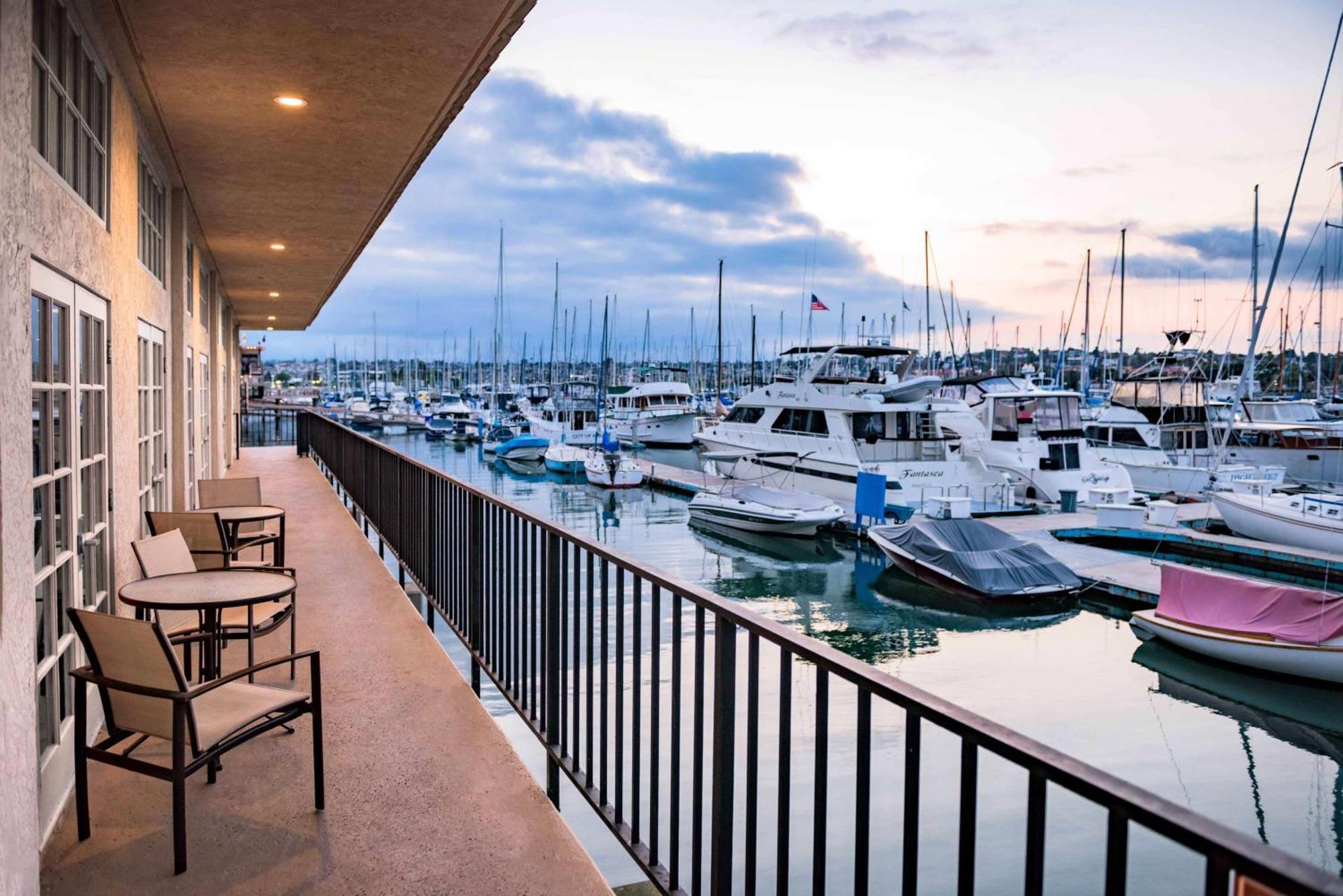 Hilton San Diego Airport/Harbor Island Exterior photo